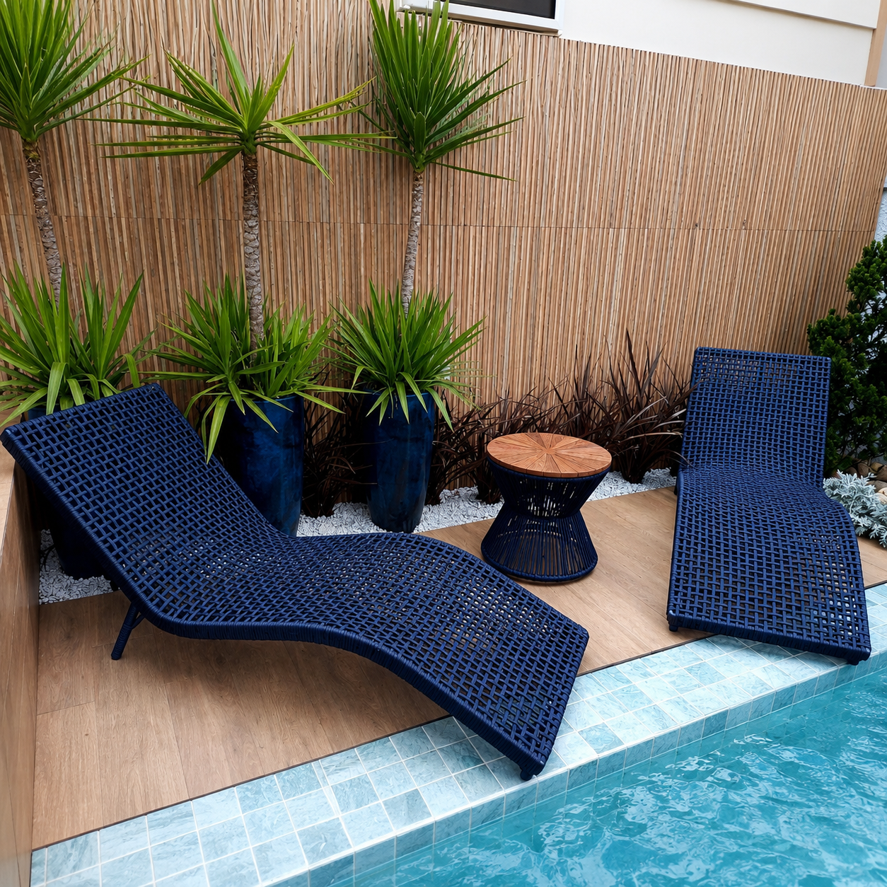 Espreguiçadeira para piscina azul